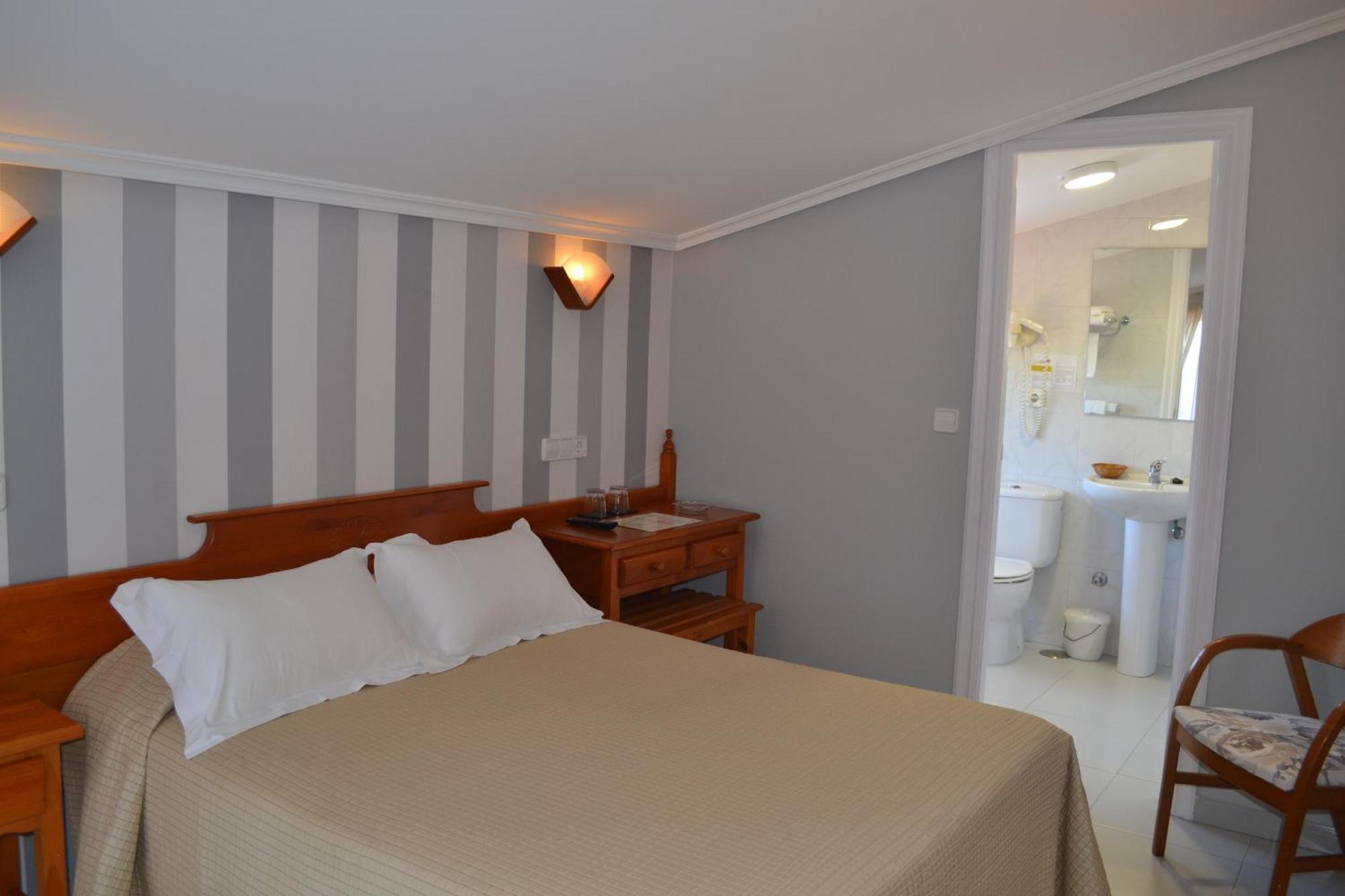 Hotel Piramide Portonovo Rum bild