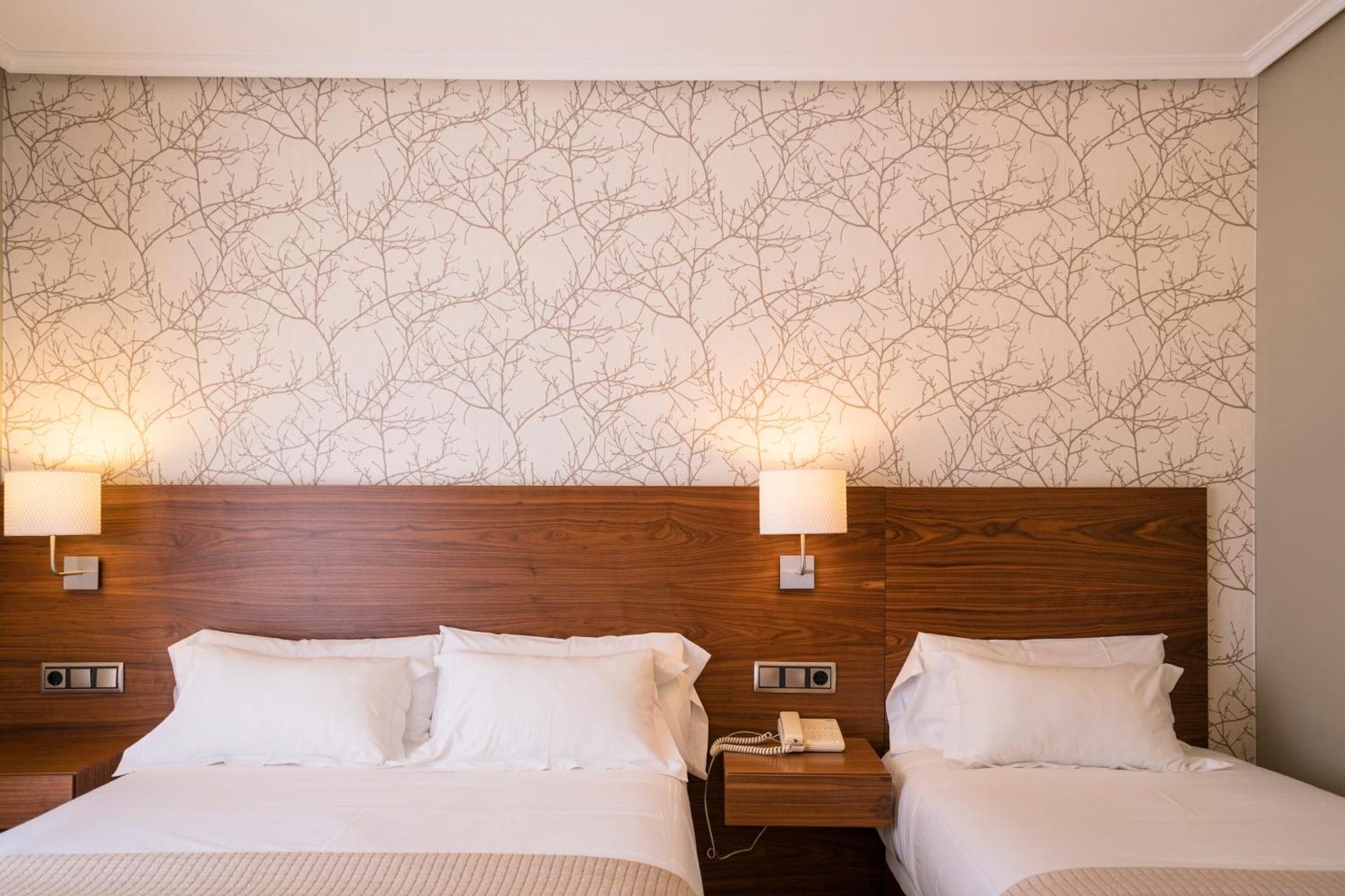 Hotel Piramide Portonovo Rum bild